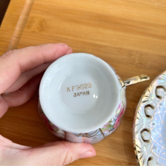 Vintage ESD Japan, iridescent tea cup and reticulated saucer set - Picture 9 of 9